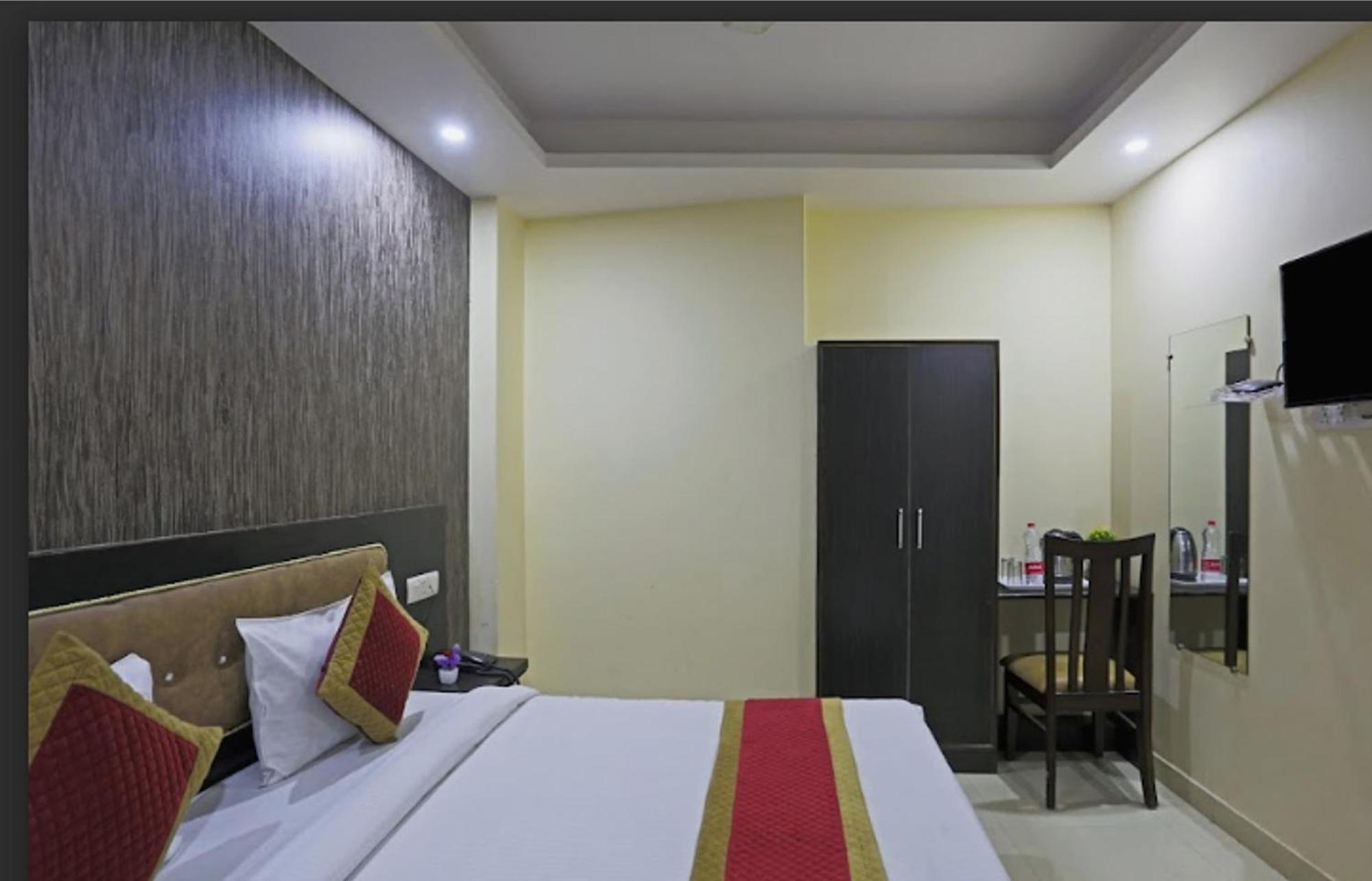 Hotel O Urban Wings New Delhi Exterior photo